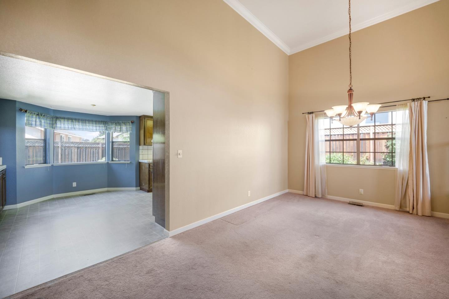 Detail Gallery Image 8 of 38 For 6044 Crossview Cir, San Jose,  CA 95120 - 4 Beds | 3 Baths