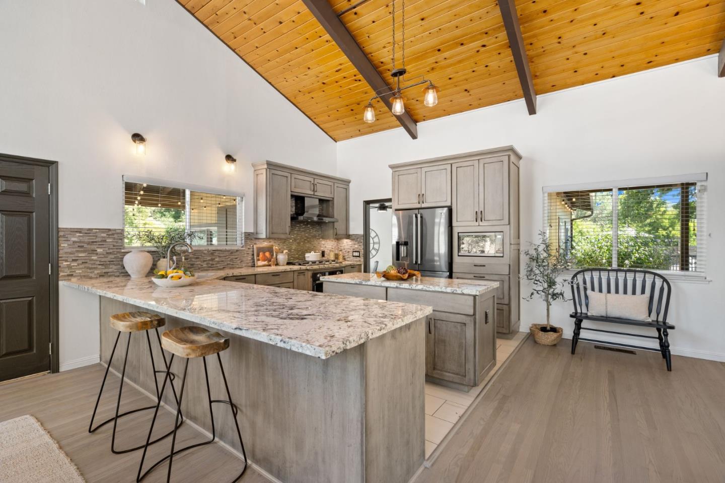 Detail Gallery Image 4 of 45 For 9430 Burchell Rd, Gilroy,  CA 95020 - 4 Beds | 3 Baths
