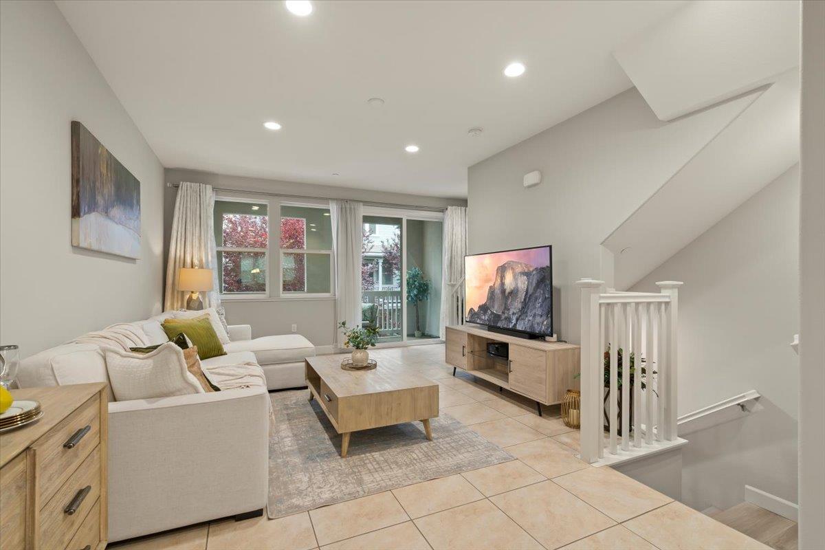 Detail Gallery Image 5 of 30 For 106 Lemmon Ter, Sunnyvale,  CA 94086 - 2 Beds | 2/1 Baths