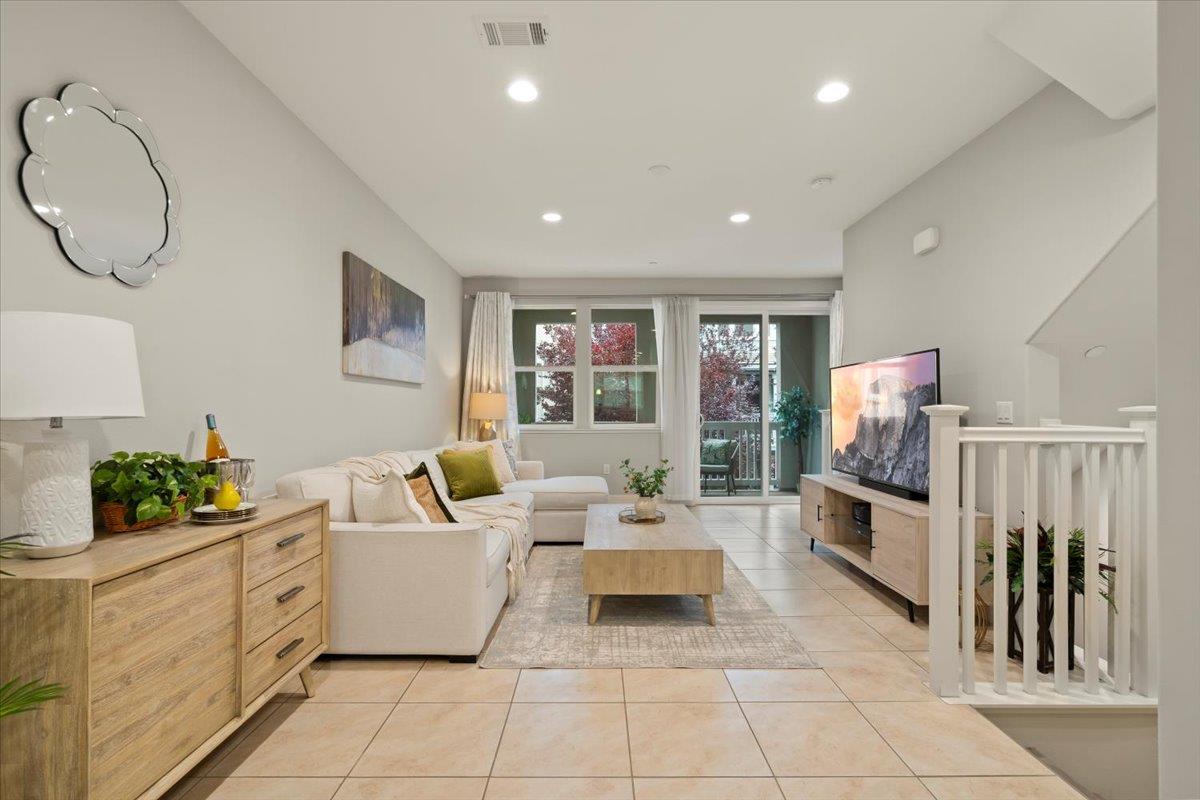 Detail Gallery Image 6 of 30 For 106 Lemmon Ter, Sunnyvale,  CA 94086 - 2 Beds | 2/1 Baths