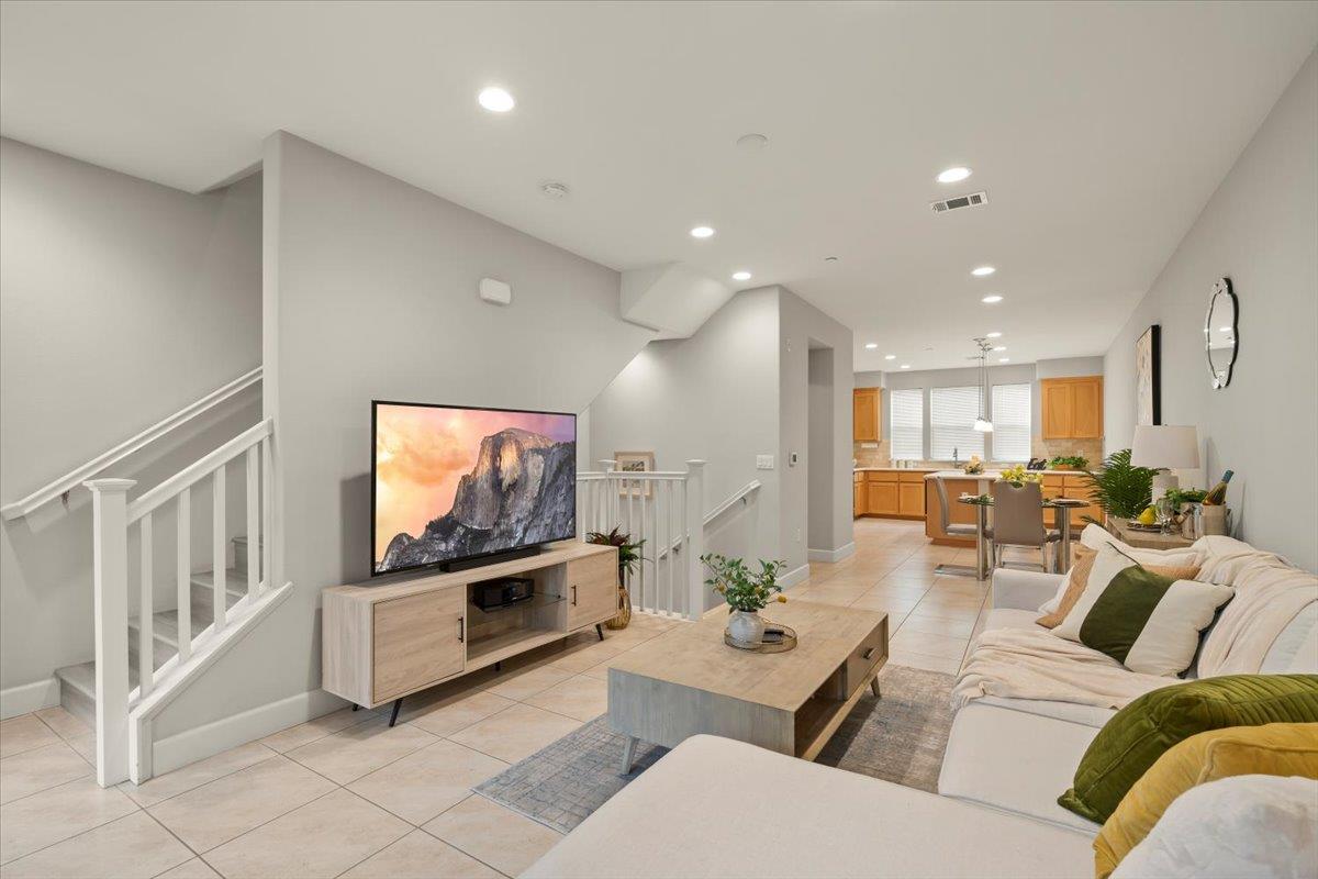 Detail Gallery Image 8 of 30 For 106 Lemmon Ter, Sunnyvale,  CA 94086 - 2 Beds | 2/1 Baths