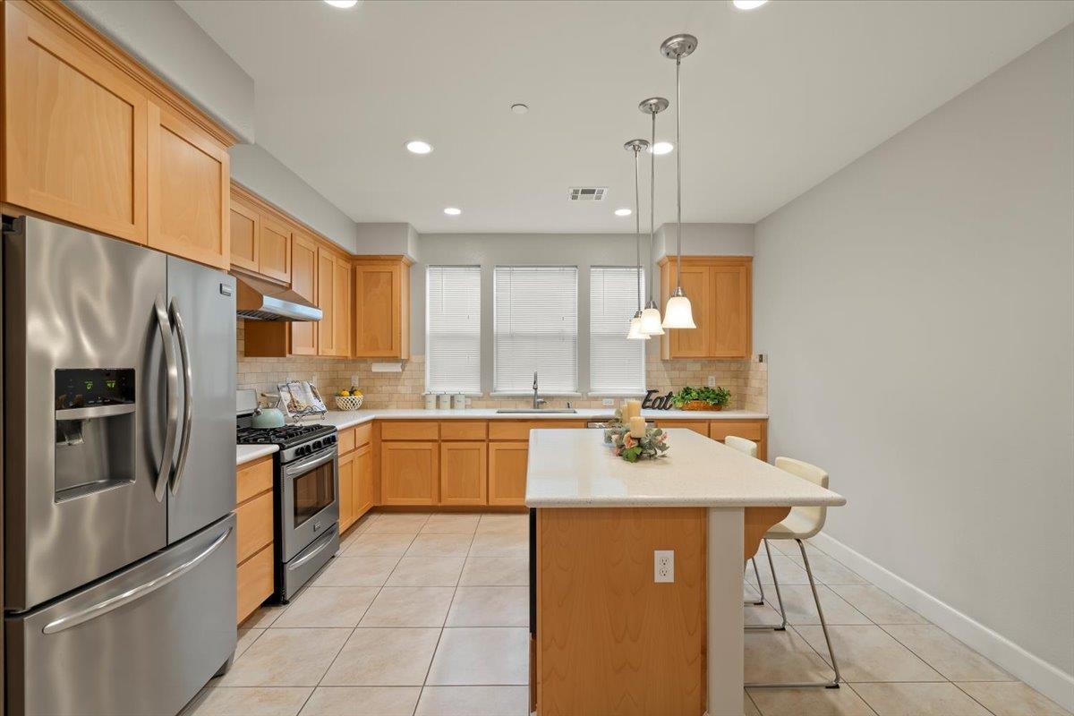 Detail Gallery Image 9 of 30 For 106 Lemmon Ter, Sunnyvale,  CA 94086 - 2 Beds | 2/1 Baths