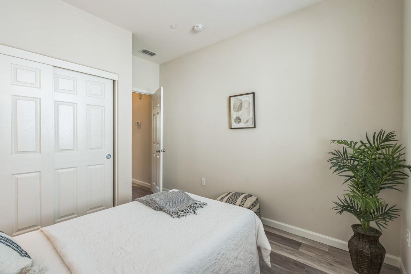 Detail Gallery Image 11 of 19 For 1202 Martin Luther King Dr, Hayward,  CA 94541 - 3 Beds | 3 Baths