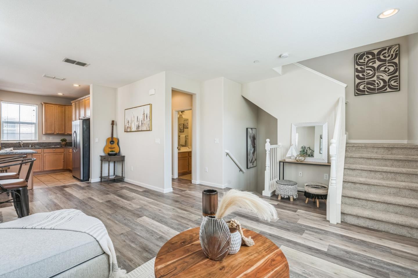 Detail Gallery Image 6 of 19 For 1202 Martin Luther King Dr, Hayward,  CA 94541 - 3 Beds | 3 Baths