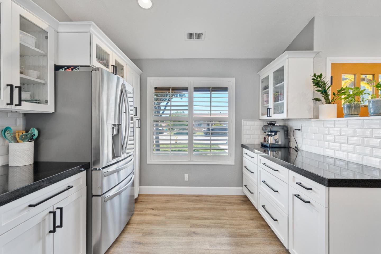 Detail Gallery Image 12 of 41 For 2399 Paradise Dr, Hollister,  CA 95023 - 4 Beds | 2 Baths
