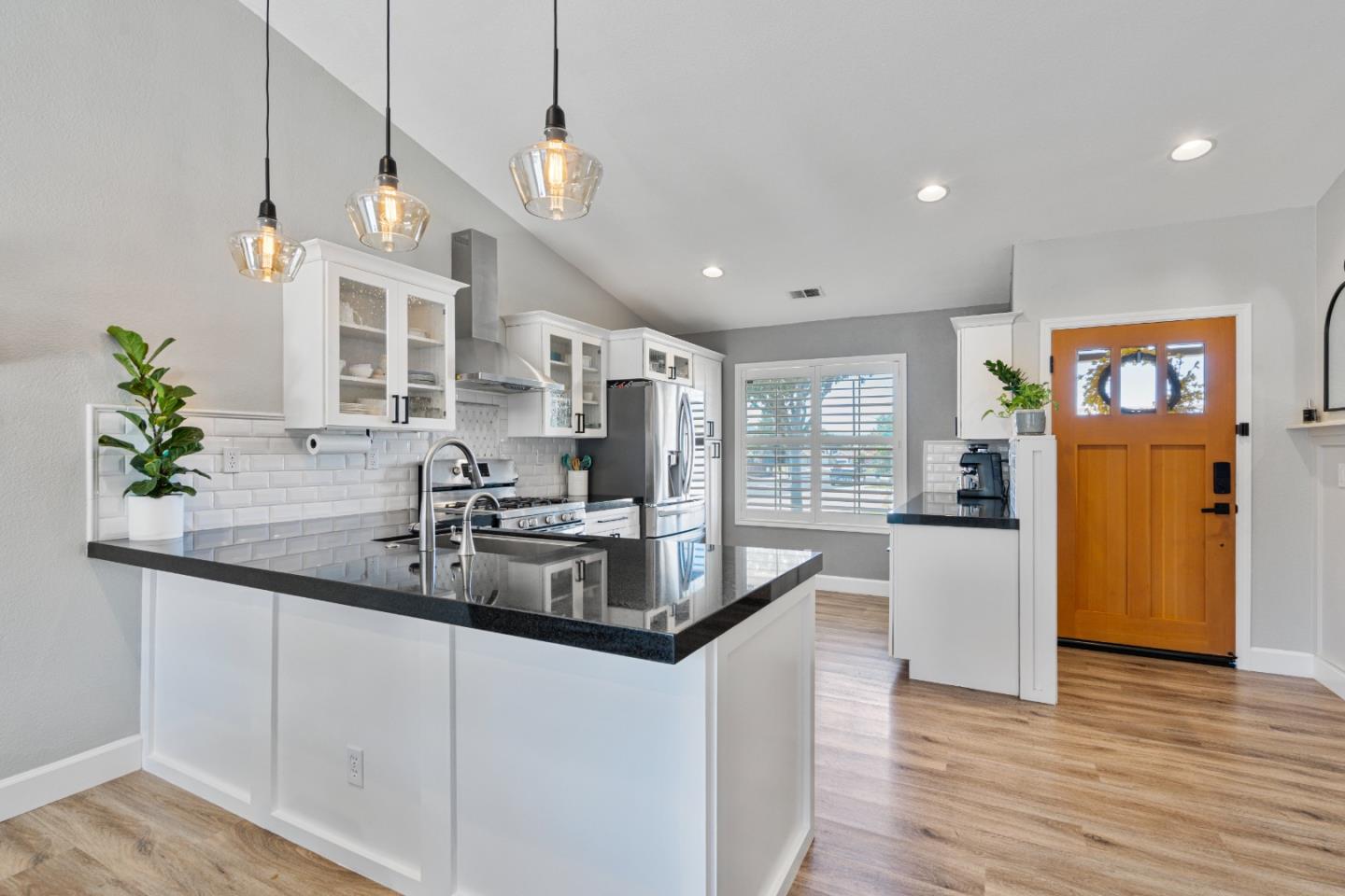 Detail Gallery Image 15 of 41 For 2399 Paradise Dr, Hollister,  CA 95023 - 4 Beds | 2 Baths