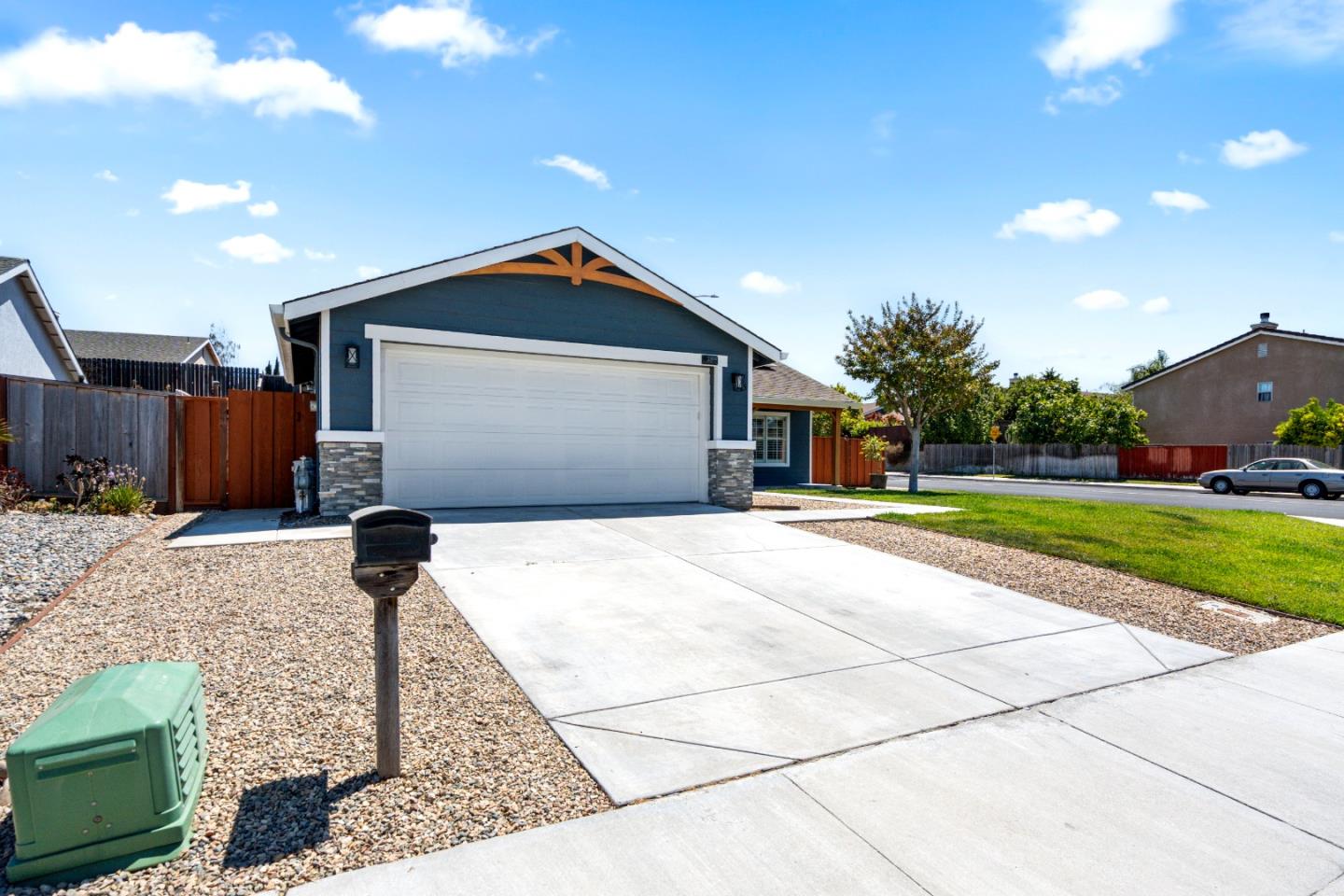 Detail Gallery Image 2 of 41 For 2399 Paradise Dr, Hollister,  CA 95023 - 4 Beds | 2 Baths