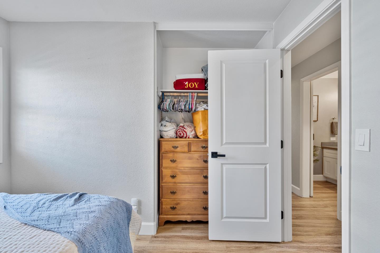 Detail Gallery Image 24 of 41 For 2399 Paradise Dr, Hollister,  CA 95023 - 4 Beds | 2 Baths