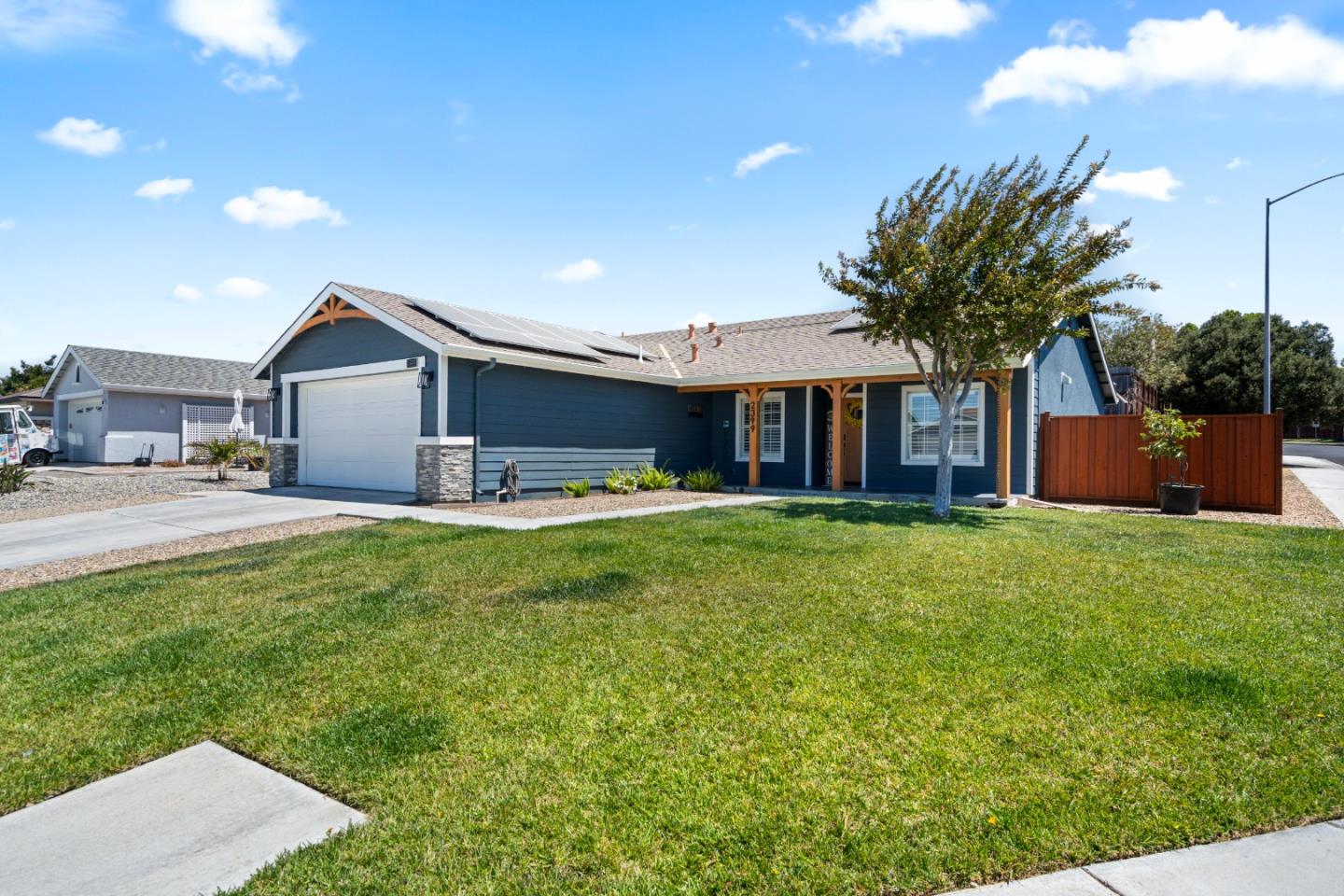 Detail Gallery Image 3 of 41 For 2399 Paradise Dr, Hollister,  CA 95023 - 4 Beds | 2 Baths