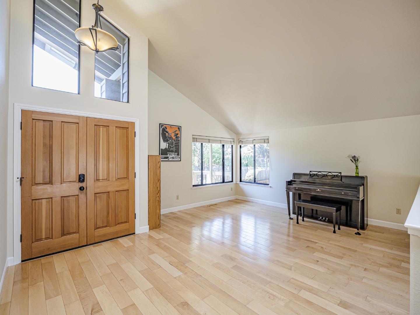 Detail Gallery Image 11 of 76 For 14 Sageland Ct, Scotts Valley,  CA 95066 - 4 Beds | 3 Baths