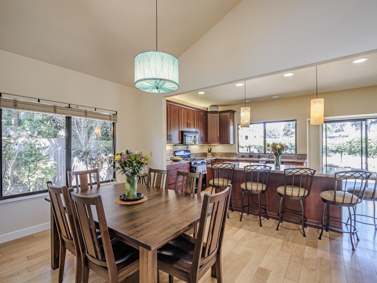Detail Gallery Image 15 of 76 For 14 Sageland Ct, Scotts Valley,  CA 95066 - 4 Beds | 3 Baths