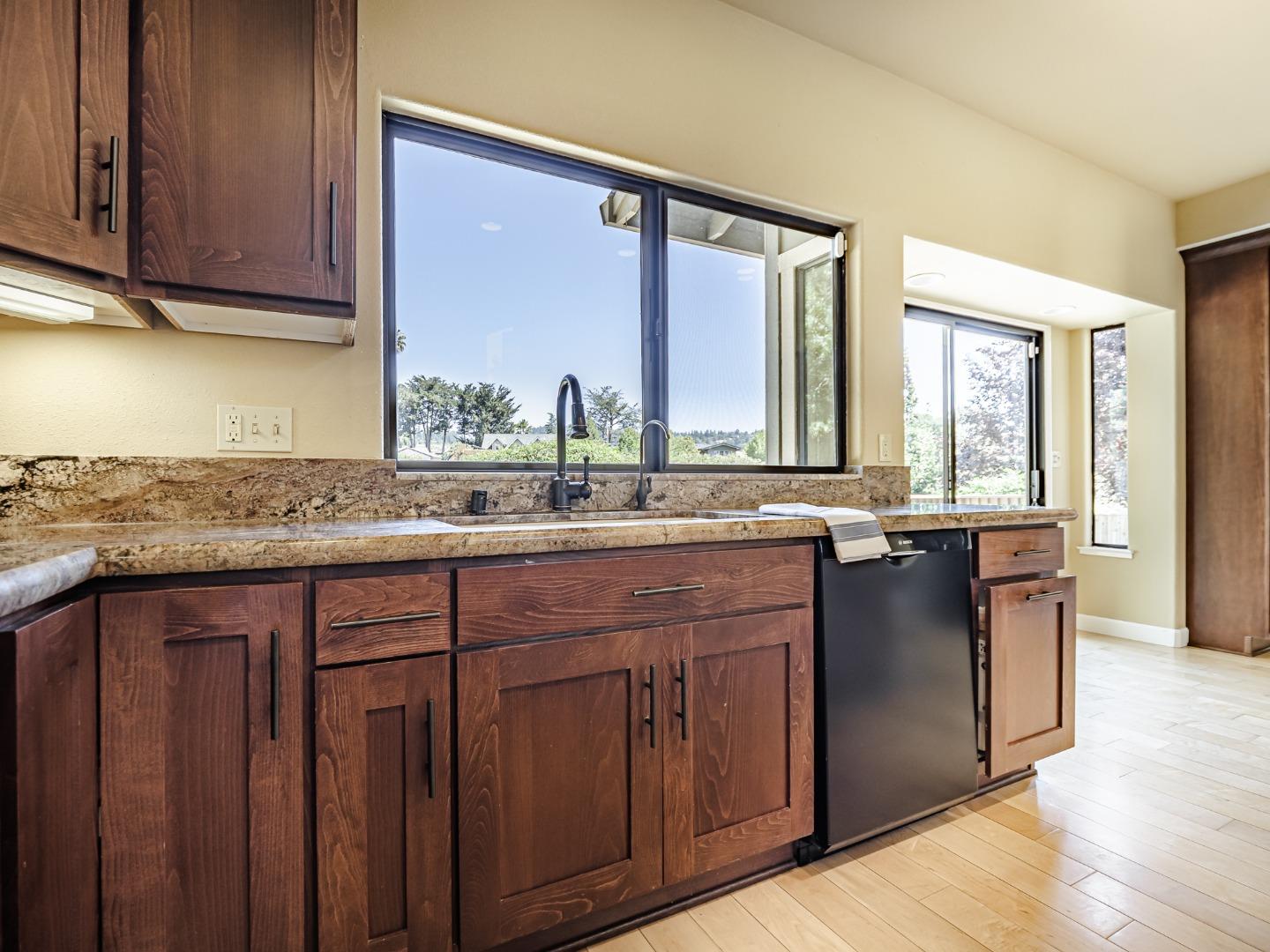Detail Gallery Image 19 of 76 For 14 Sageland Ct, Scotts Valley,  CA 95066 - 4 Beds | 3 Baths