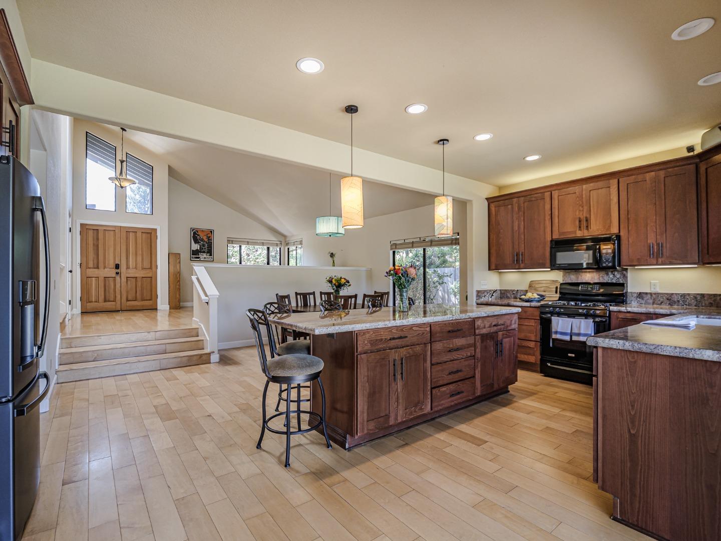 Detail Gallery Image 21 of 76 For 14 Sageland Ct, Scotts Valley,  CA 95066 - 4 Beds | 3 Baths