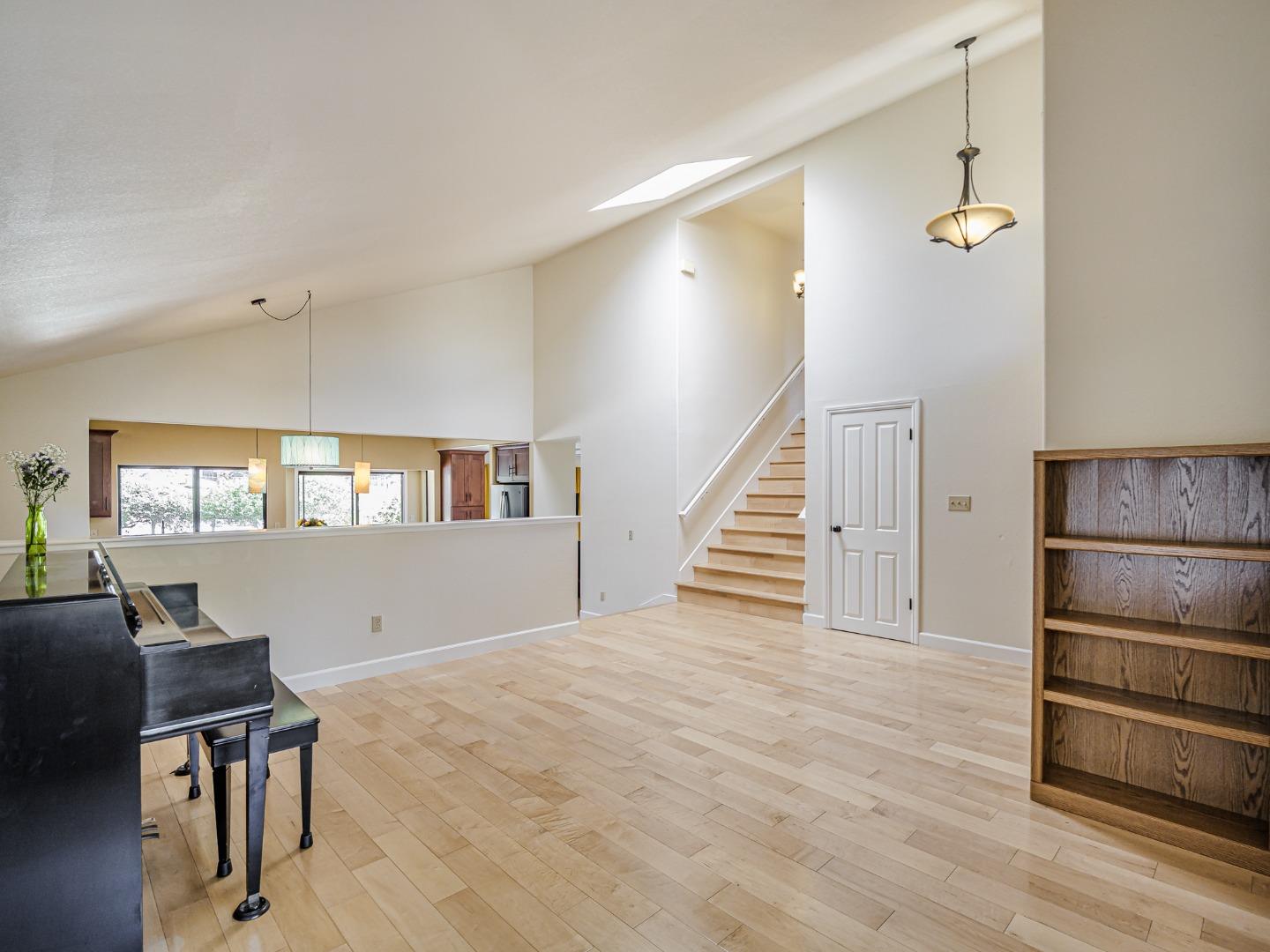 Detail Gallery Image 9 of 76 For 14 Sageland Ct, Scotts Valley,  CA 95066 - 4 Beds | 3 Baths