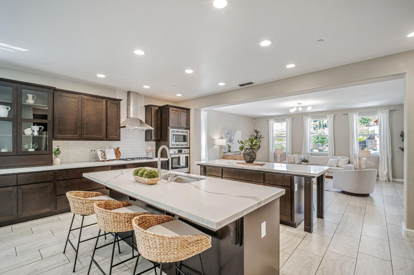 Detail Gallery Image 12 of 65 For 2703 Tribune Ave, Hayward,  CA 94542 - 5 Beds | 5/1 Baths