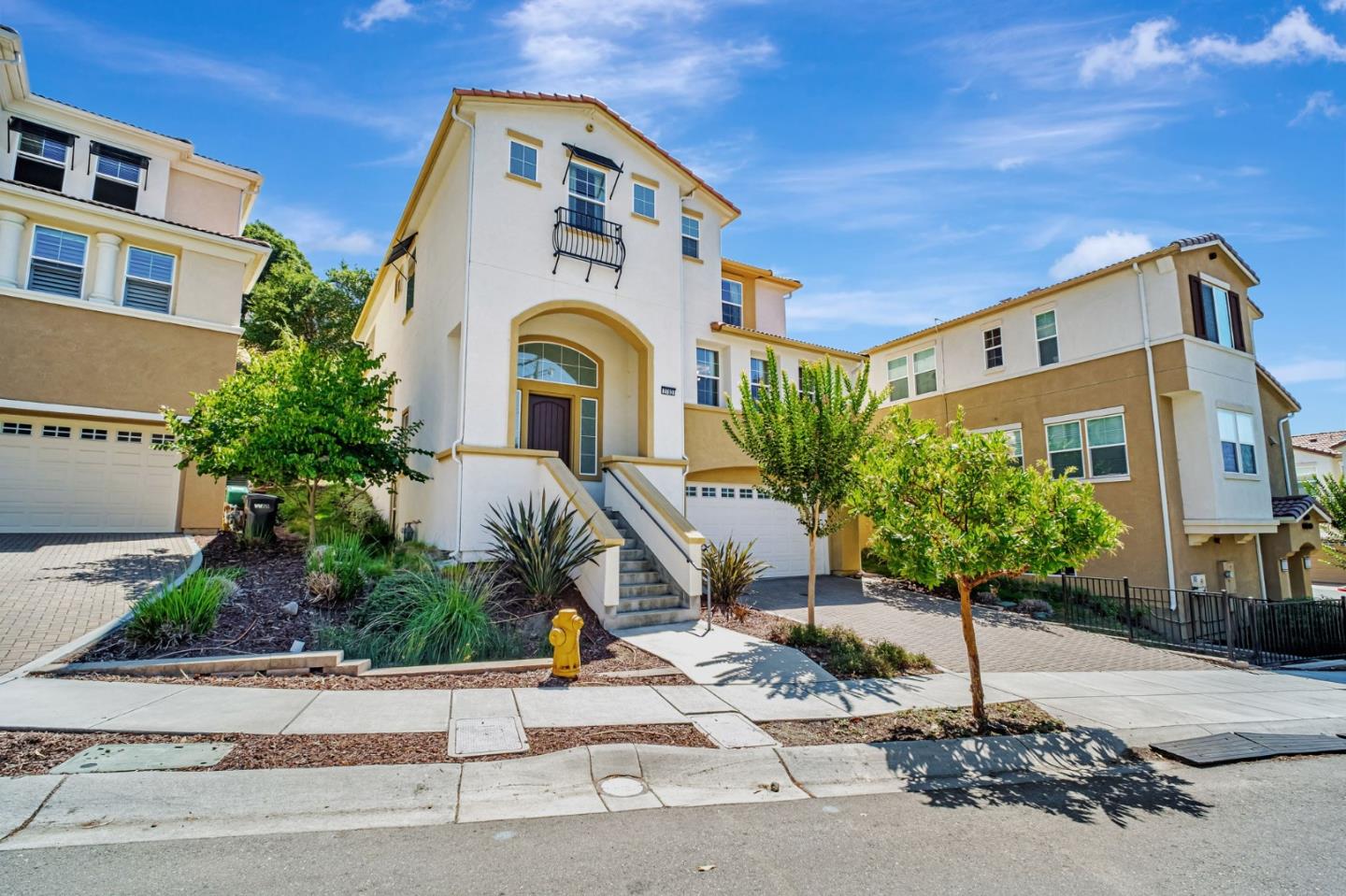 Detail Gallery Image 2 of 65 For 2703 Tribune Ave, Hayward,  CA 94542 - 5 Beds | 5/1 Baths