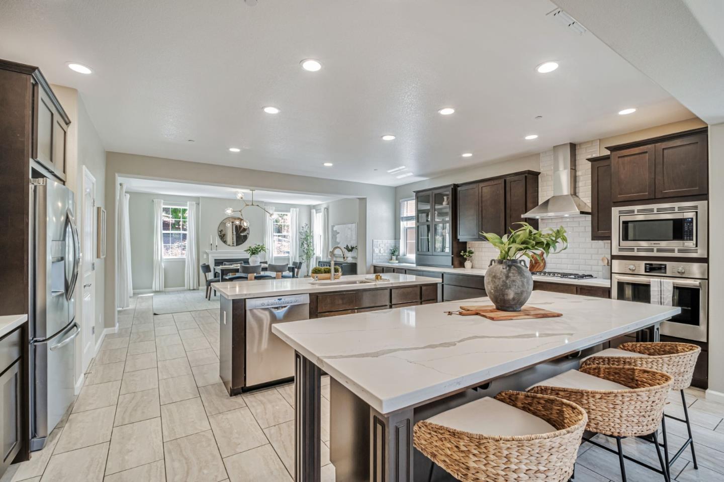 Detail Gallery Image 9 of 65 For 2703 Tribune Ave, Hayward,  CA 94542 - 5 Beds | 5/1 Baths