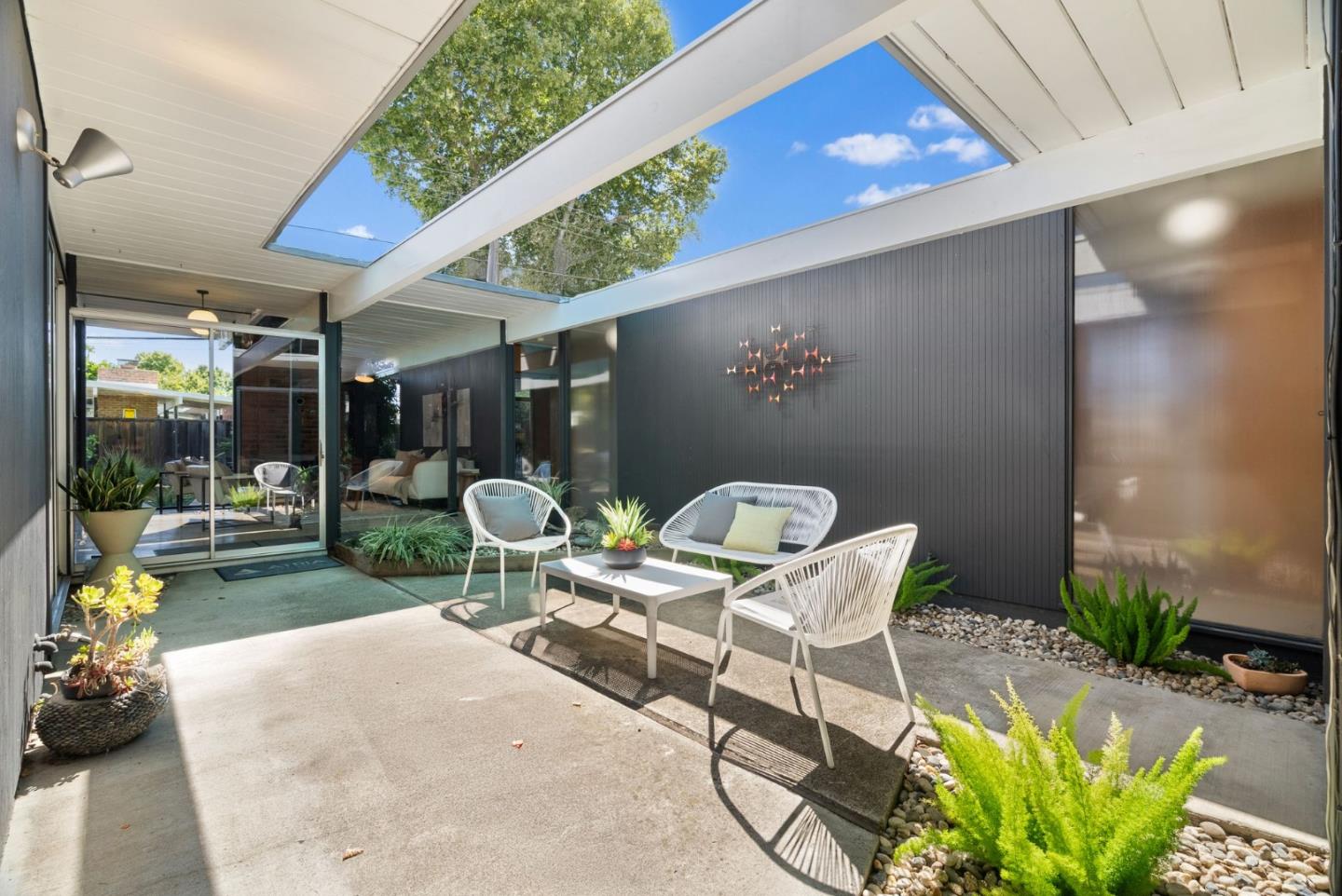 Detail Gallery Image 4 of 41 For 2326 Fairglen Dr, San Jose,  CA 95125 - 4 Beds | 2 Baths
