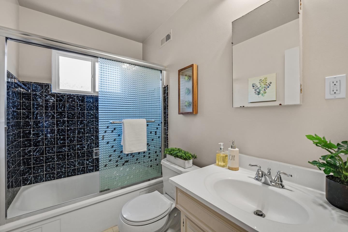 Detail Gallery Image 14 of 22 For 2480 Lexington Way, San Bruno,  CA 94066 - 3 Beds | 2 Baths