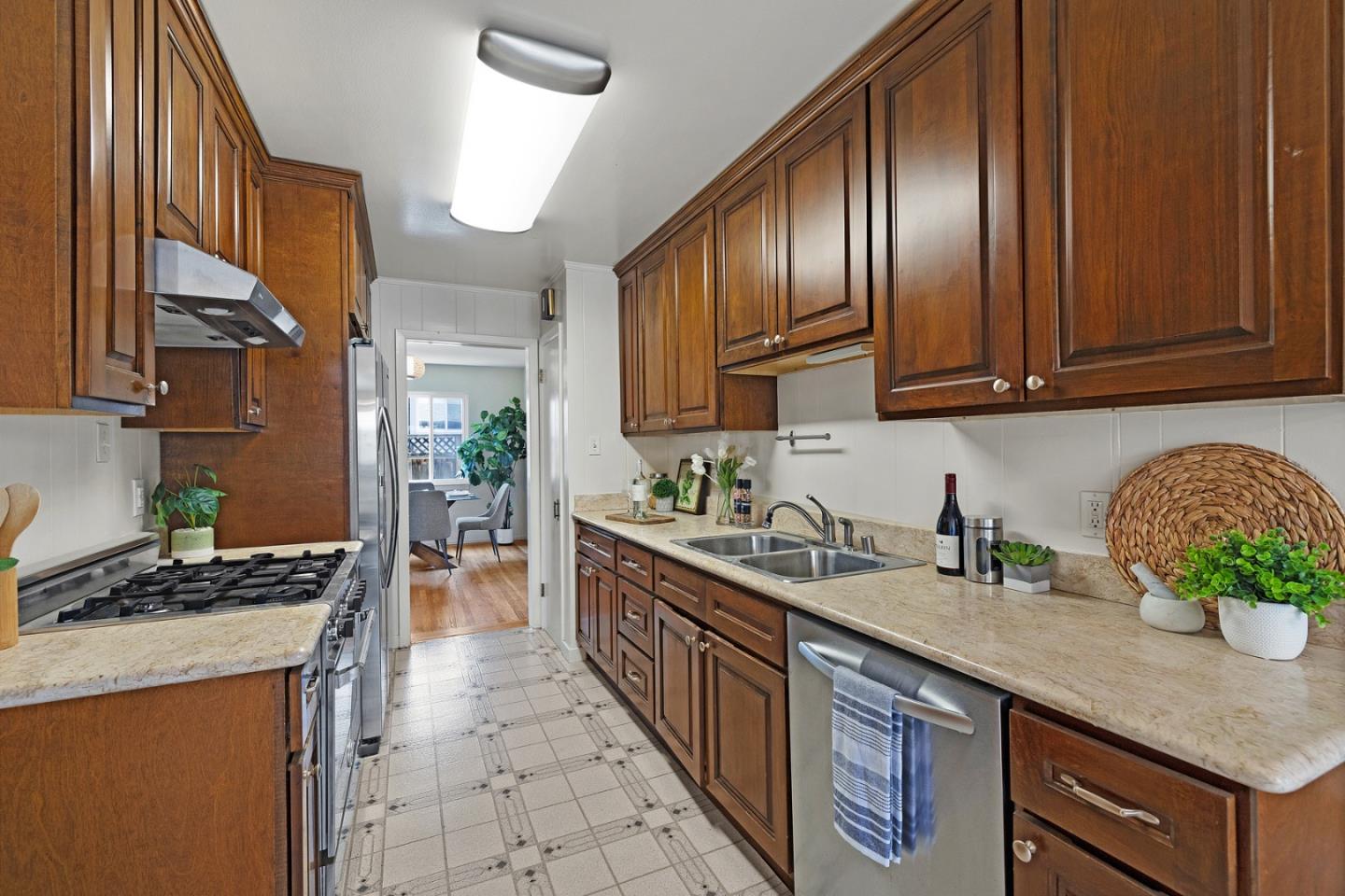 Detail Gallery Image 7 of 22 For 2480 Lexington Way, San Bruno,  CA 94066 - 3 Beds | 2 Baths