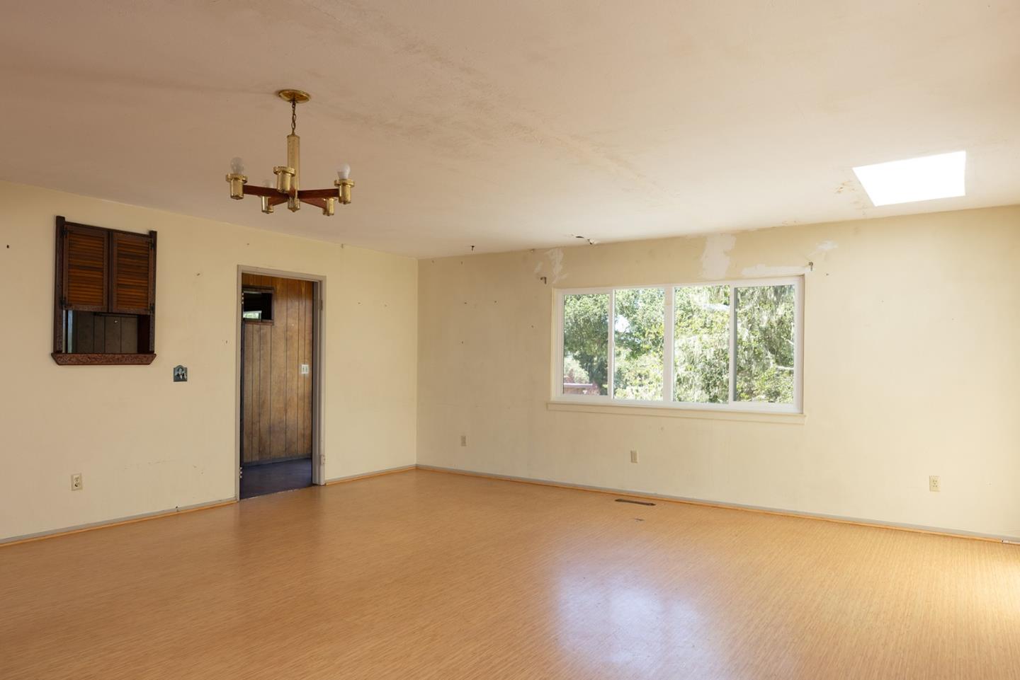 Detail Gallery Image 4 of 15 For 1113 Buena Vista Ave, Pacific Grove,  CA 93950 - 3 Beds | 2 Baths