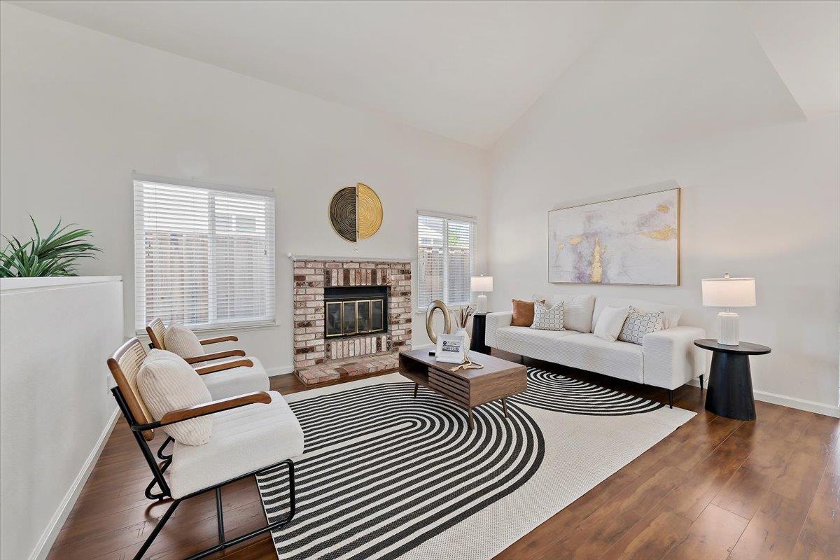 Detail Gallery Image 3 of 24 For 2914 Creek Point Dr, San Jose,  CA 95133 - 3 Beds | 2/1 Baths