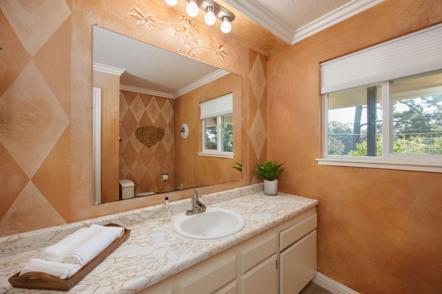 Detail Gallery Image 12 of 31 For 1790 Sunshine Valley Rd, Moss Beach,  CA 94038 - 4 Beds | 2/1 Baths