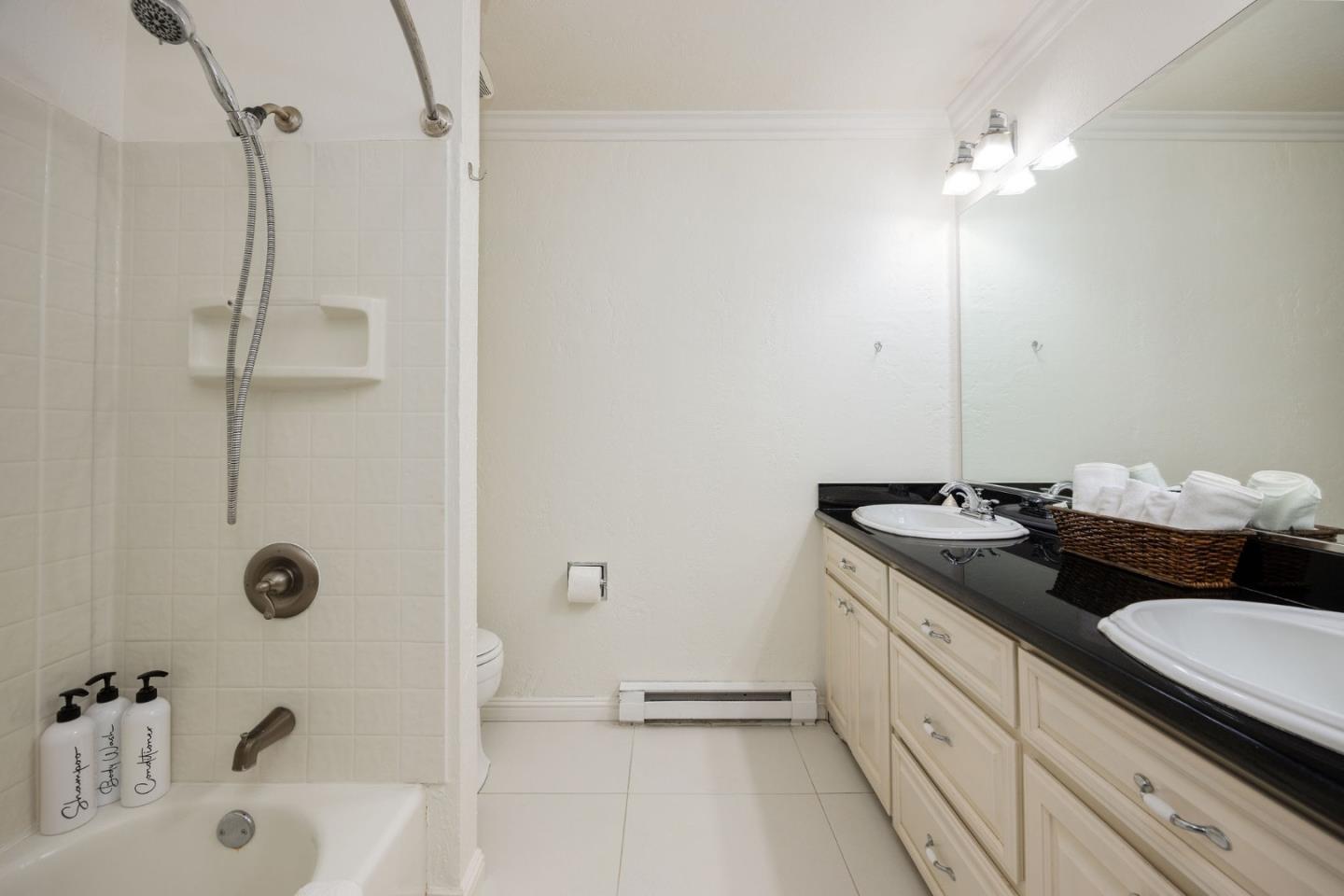 Detail Gallery Image 16 of 31 For 1790 Sunshine Valley Rd, Moss Beach,  CA 94038 - 4 Beds | 2/1 Baths