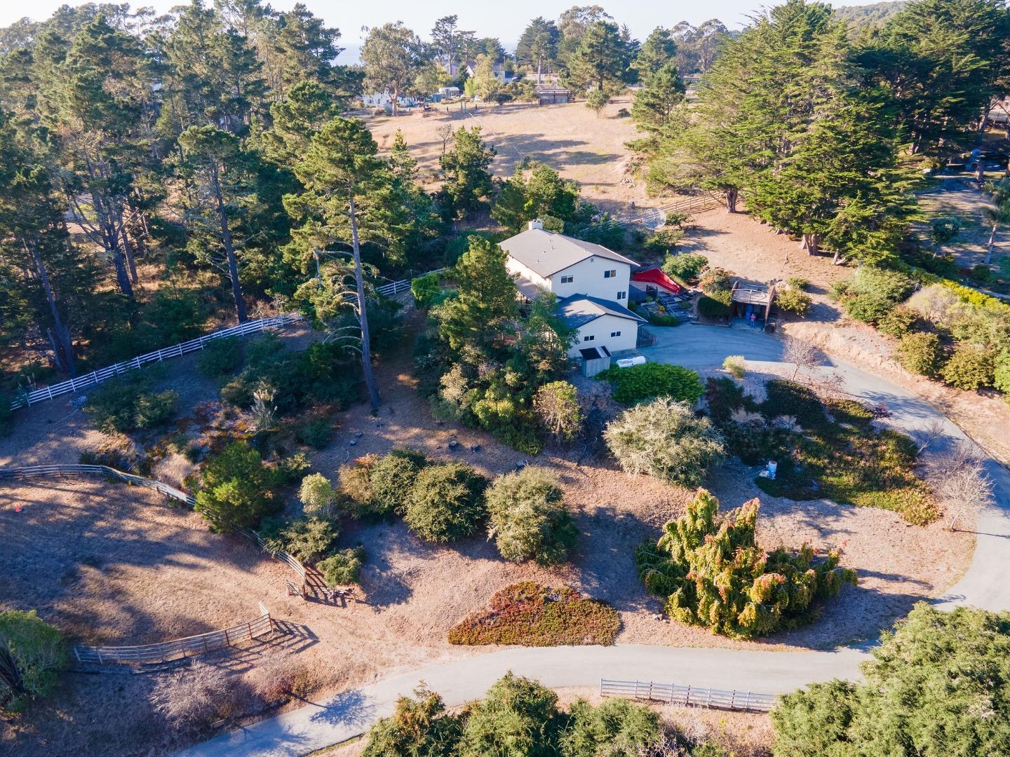 Detail Gallery Image 25 of 31 For 1790 Sunshine Valley Rd, Moss Beach,  CA 94038 - 4 Beds | 2/1 Baths