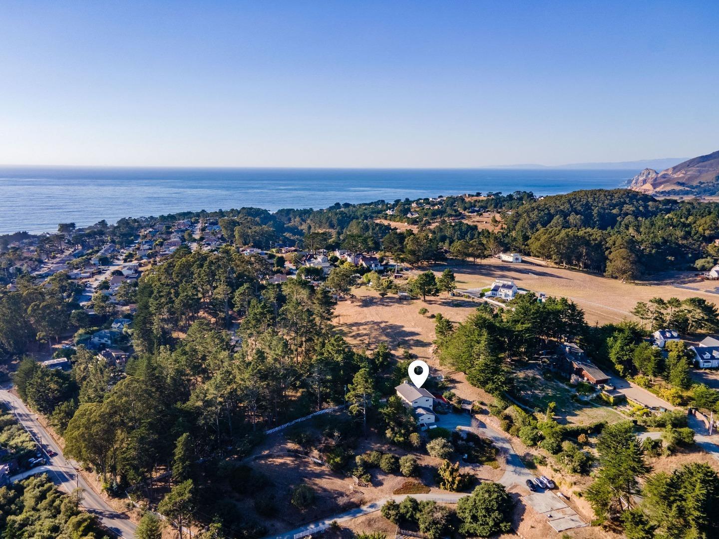 Detail Gallery Image 5 of 31 For 1790 Sunshine Valley Rd, Moss Beach,  CA 94038 - 4 Beds | 2/1 Baths