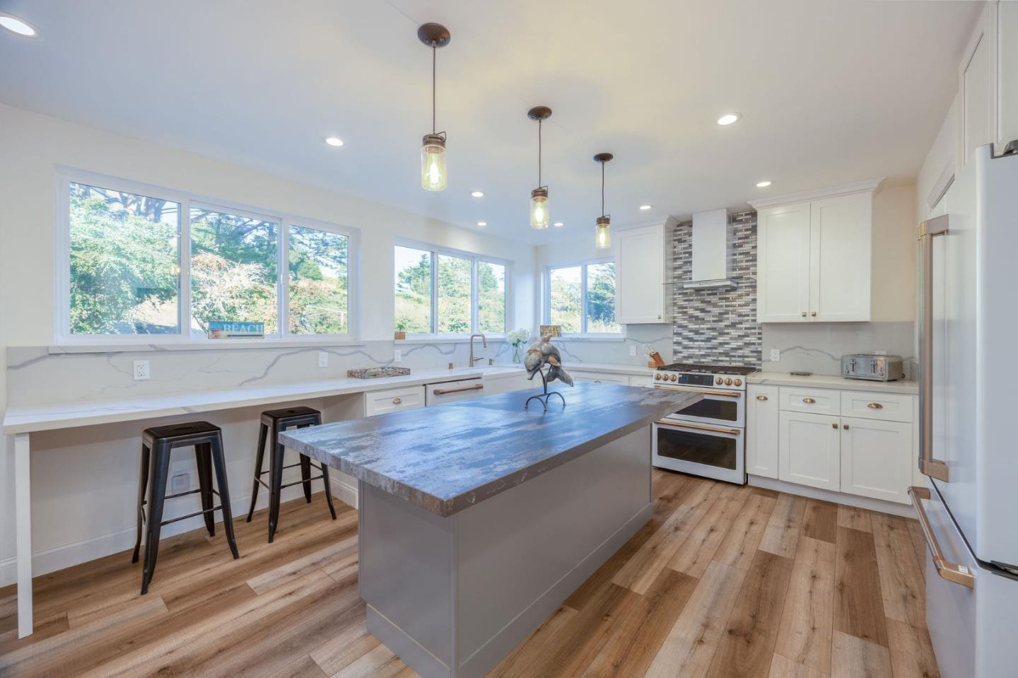 Detail Gallery Image 7 of 31 For 1790 Sunshine Valley Rd, Moss Beach,  CA 94038 - 4 Beds | 2/1 Baths