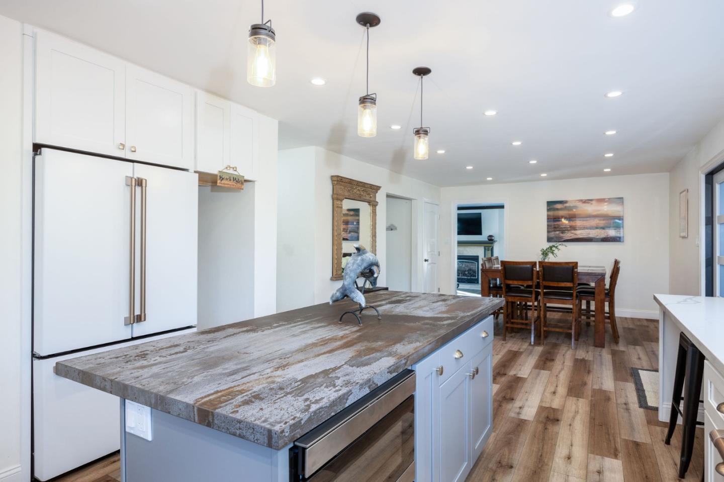 Detail Gallery Image 8 of 31 For 1790 Sunshine Valley Rd, Moss Beach,  CA 94038 - 4 Beds | 2/1 Baths