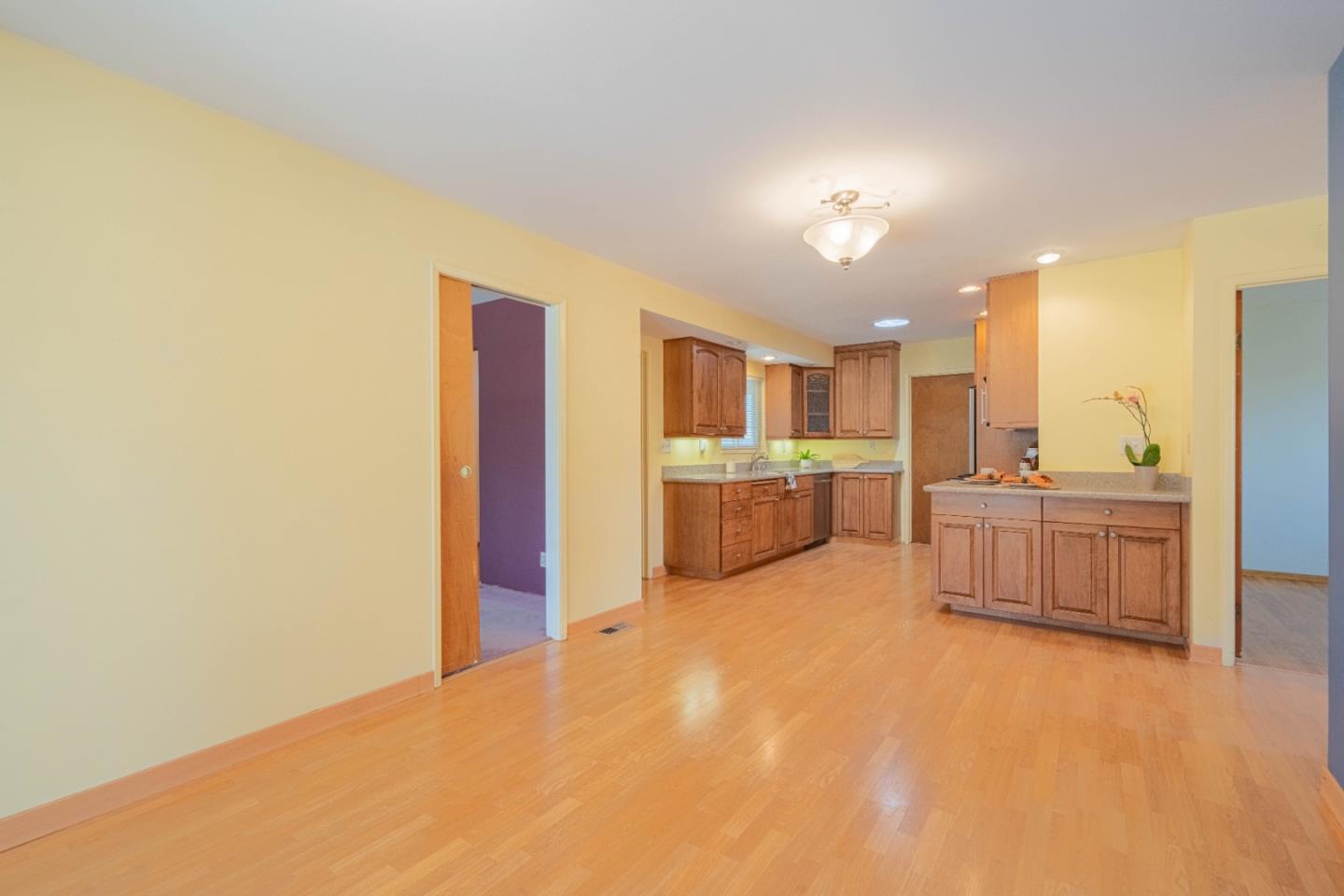 Detail Gallery Image 11 of 29 For 170 Del Mar Dr, Salinas,  CA 93901 - 4 Beds | 2 Baths