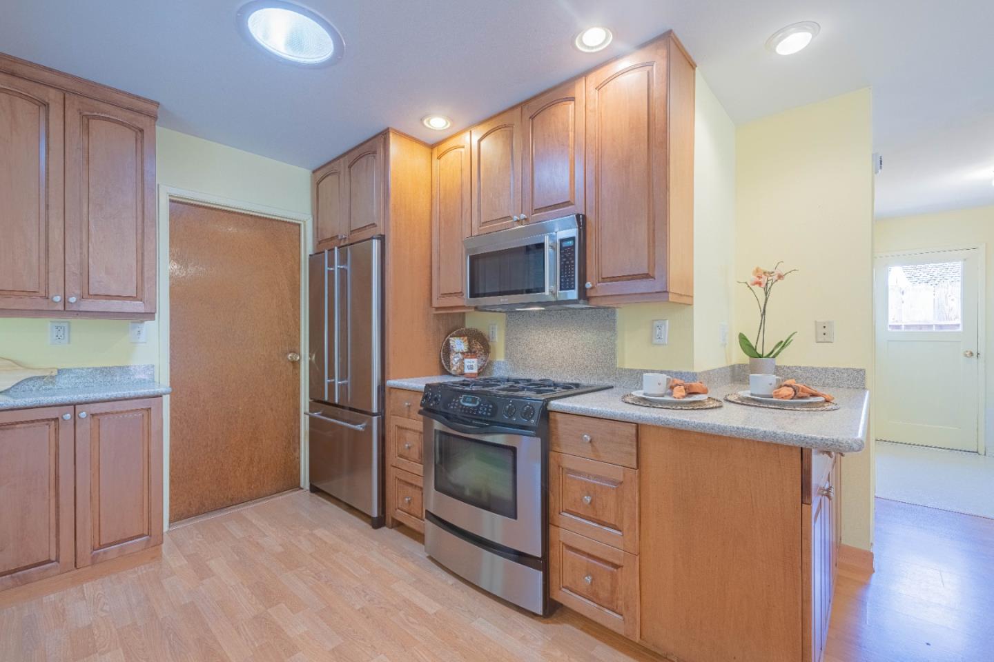 Detail Gallery Image 14 of 29 For 170 Del Mar Dr, Salinas,  CA 93901 - 4 Beds | 2 Baths