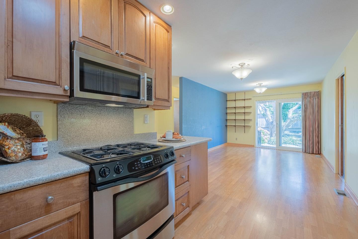 Detail Gallery Image 15 of 29 For 170 Del Mar Dr, Salinas,  CA 93901 - 4 Beds | 2 Baths