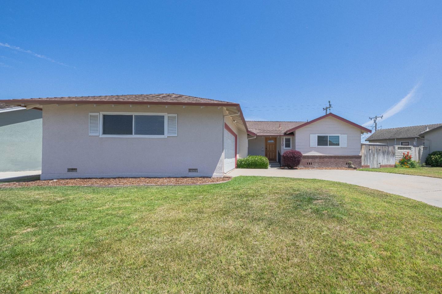 Detail Gallery Image 2 of 29 For 170 Del Mar Dr, Salinas,  CA 93901 - 4 Beds | 2 Baths