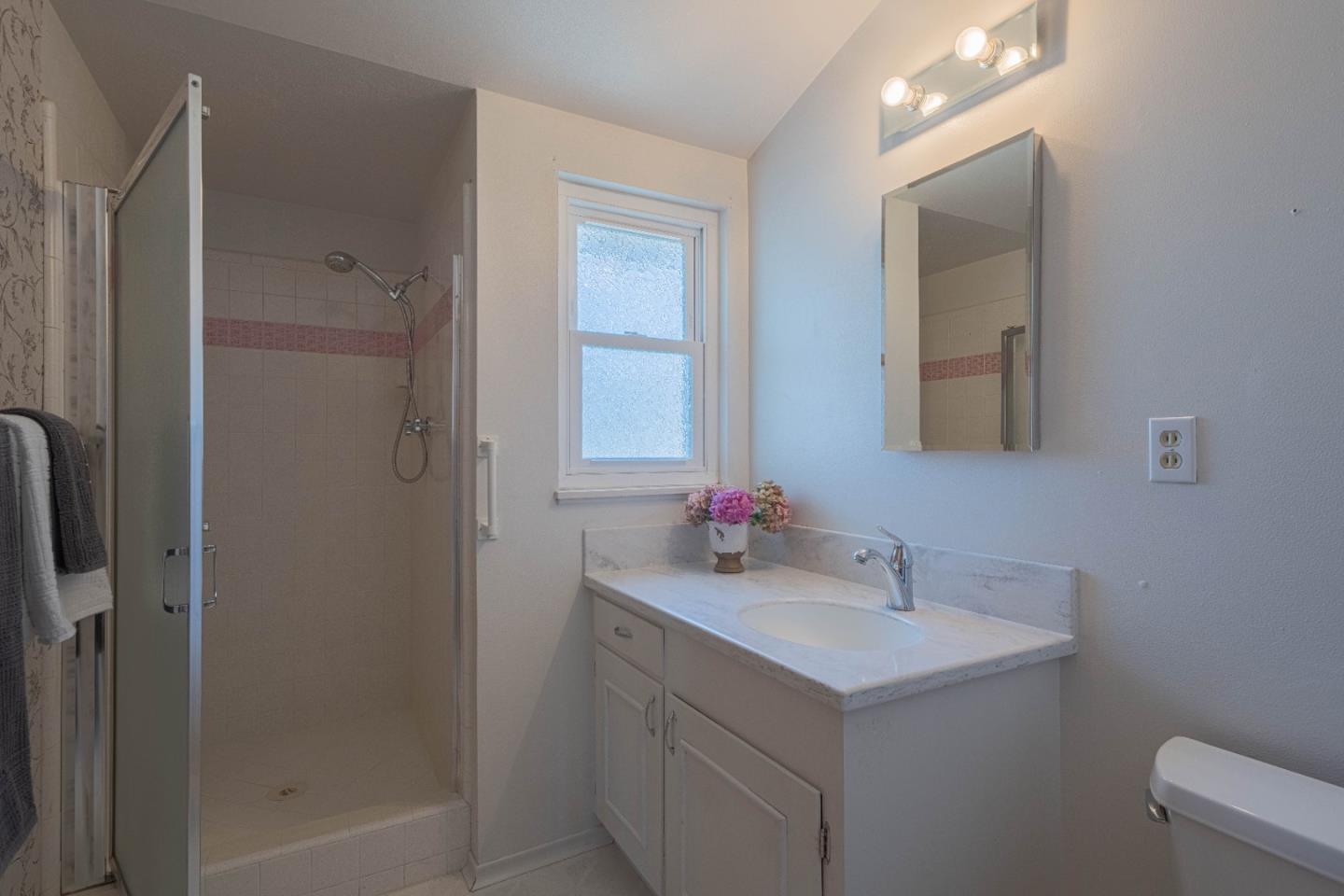 Detail Gallery Image 21 of 29 For 170 Del Mar Dr, Salinas,  CA 93901 - 4 Beds | 2 Baths