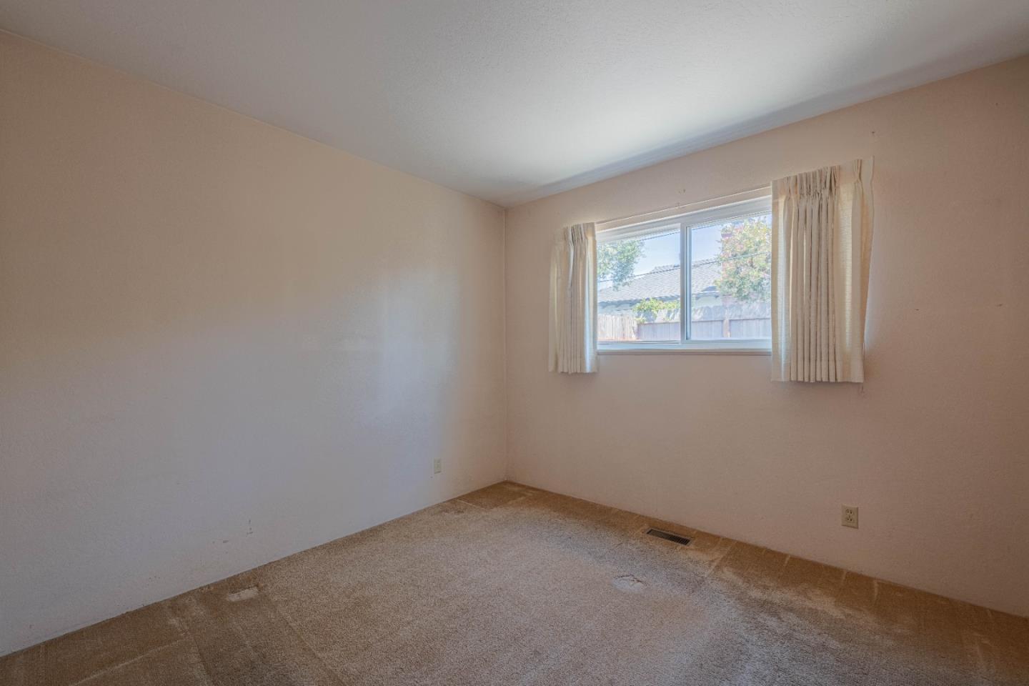Detail Gallery Image 24 of 29 For 170 Del Mar Dr, Salinas,  CA 93901 - 4 Beds | 2 Baths