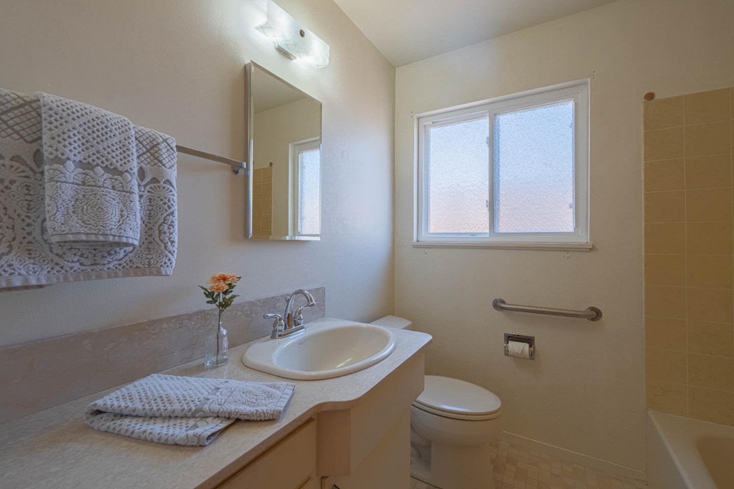 Detail Gallery Image 26 of 29 For 170 Del Mar Dr, Salinas,  CA 93901 - 4 Beds | 2 Baths