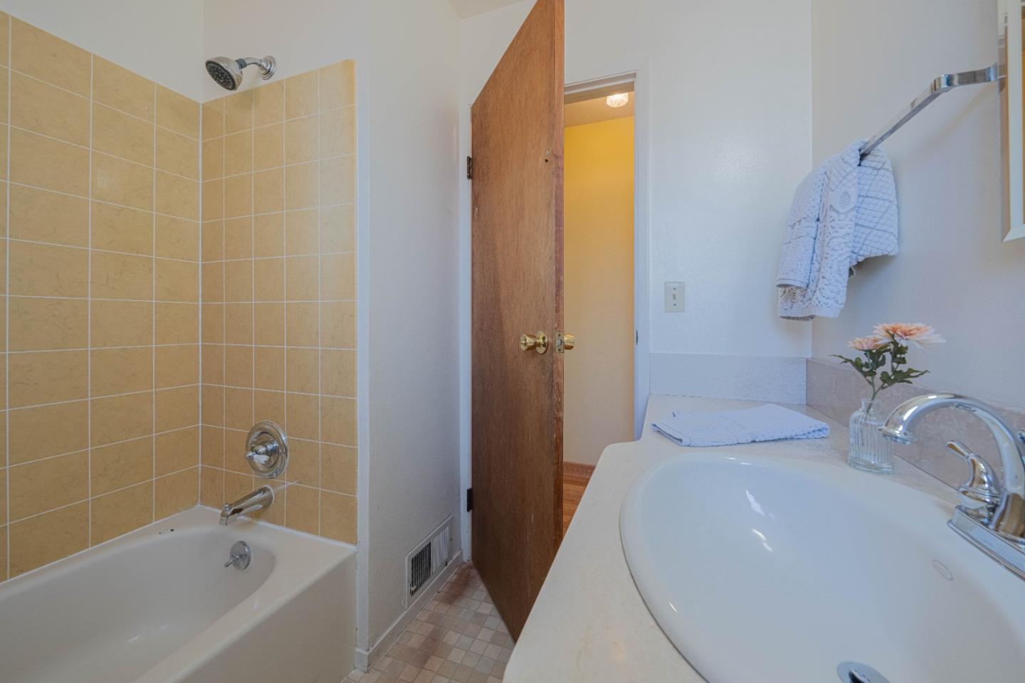 Detail Gallery Image 27 of 29 For 170 Del Mar Dr, Salinas,  CA 93901 - 4 Beds | 2 Baths