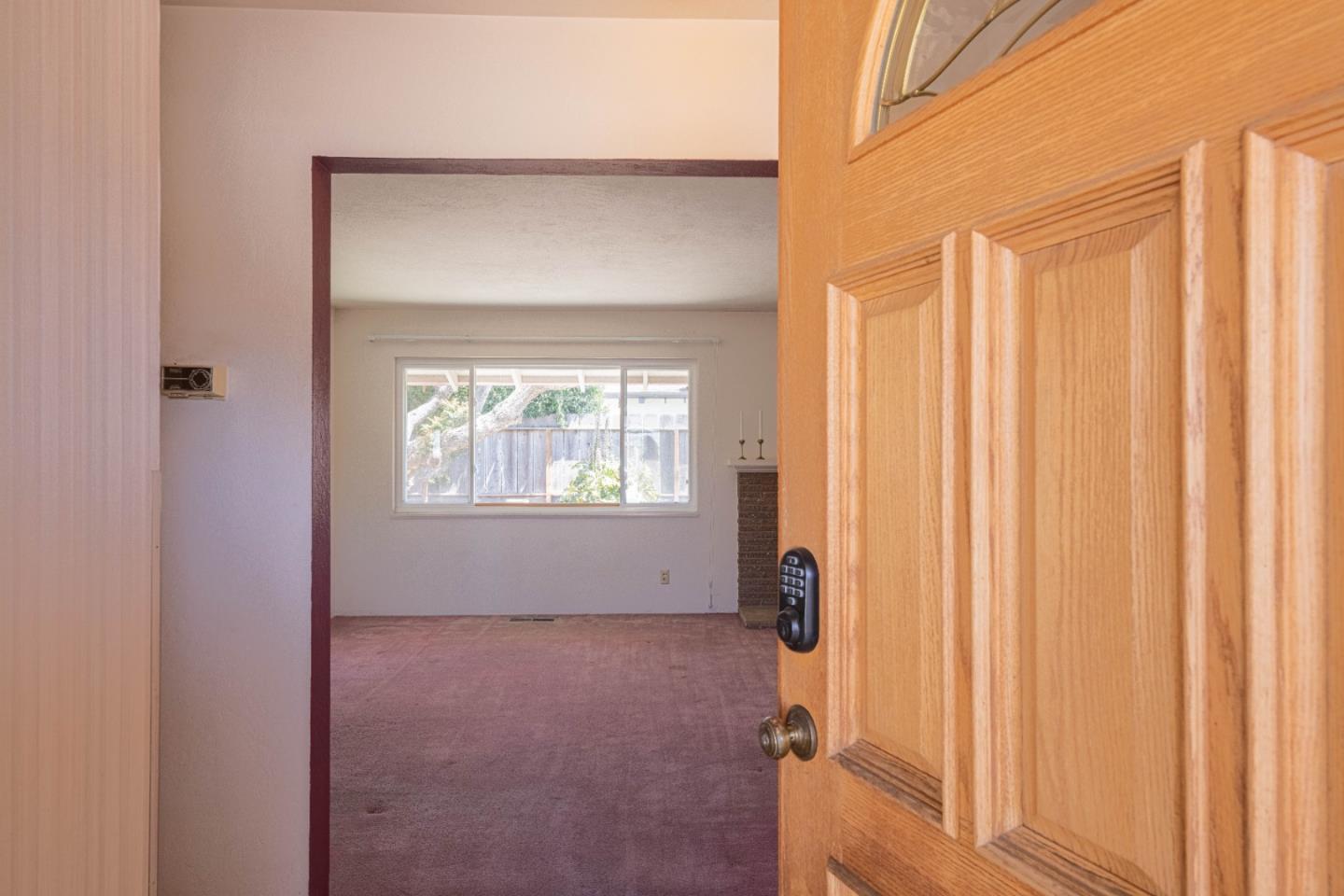Detail Gallery Image 4 of 29 For 170 Del Mar Dr, Salinas,  CA 93901 - 4 Beds | 2 Baths
