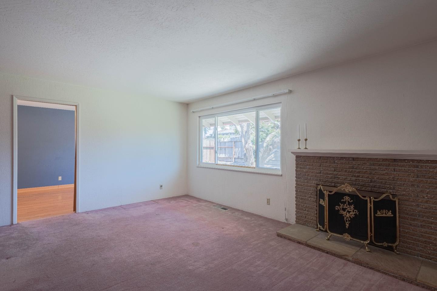 Detail Gallery Image 6 of 29 For 170 Del Mar Dr, Salinas,  CA 93901 - 4 Beds | 2 Baths