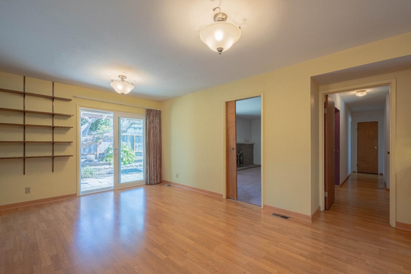 Detail Gallery Image 8 of 29 For 170 Del Mar Dr, Salinas,  CA 93901 - 4 Beds | 2 Baths