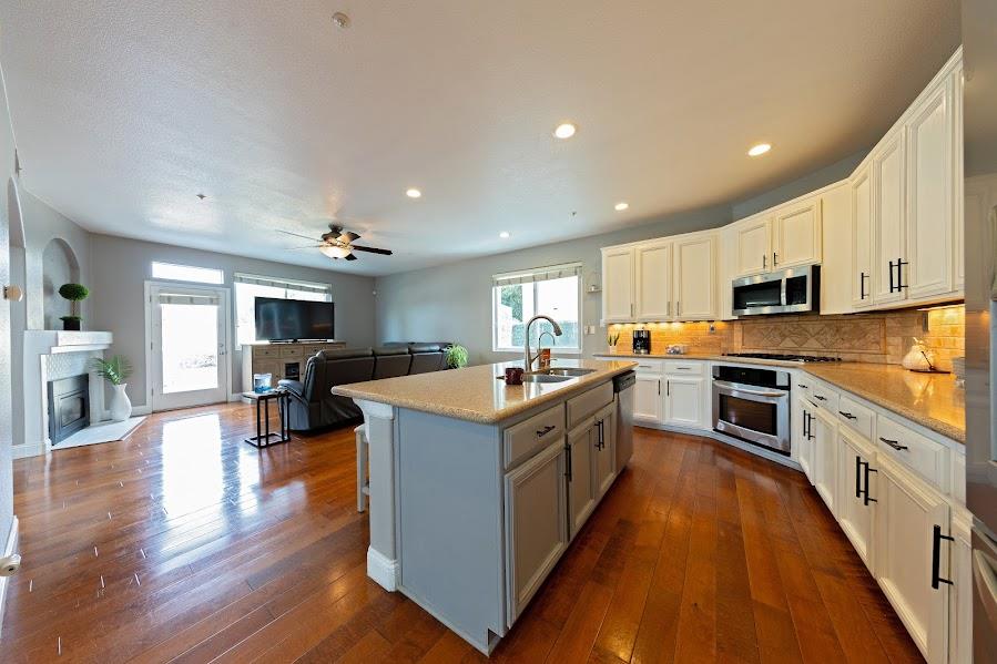 Detail Gallery Image 11 of 30 For 1018 Melville St, Salinas,  CA 93906 - 4 Beds | 2/1 Baths