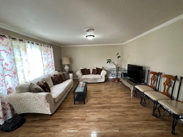 Detail Gallery Image 4 of 7 For 1825 Luzern St, Seaside,  CA 93955 - 3 Beds | 1 Baths