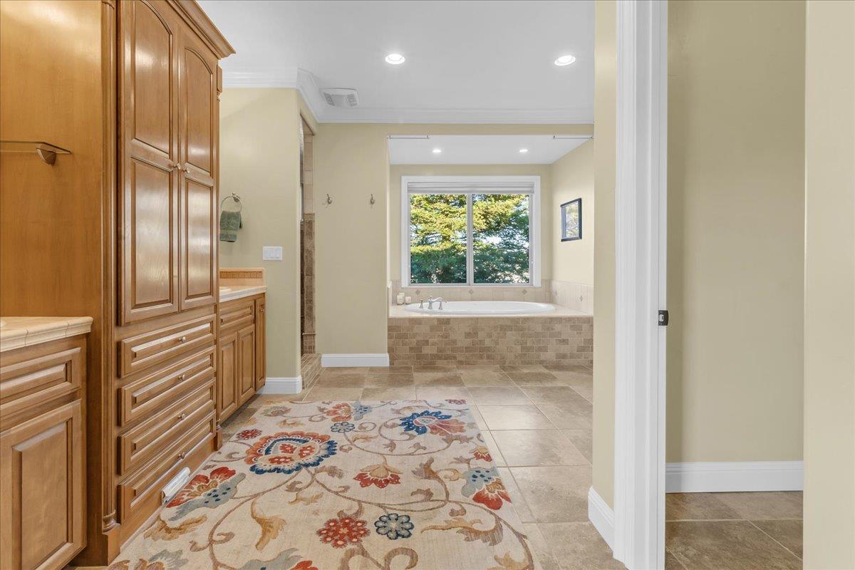 Detail Gallery Image 42 of 76 For 4116 Ashford Cir, Hollister,  CA 95023 - 4 Beds | 3/1 Baths