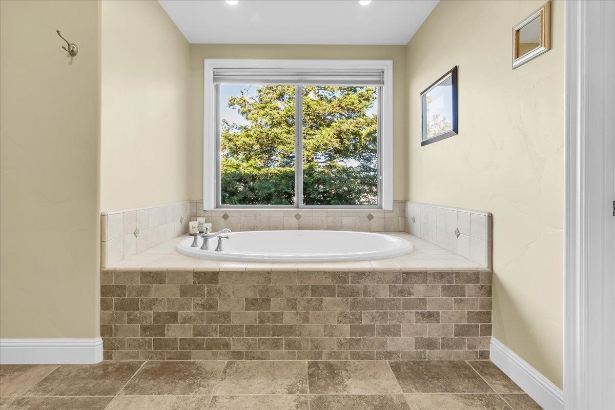 Detail Gallery Image 44 of 76 For 4116 Ashford Cir, Hollister,  CA 95023 - 4 Beds | 3/1 Baths