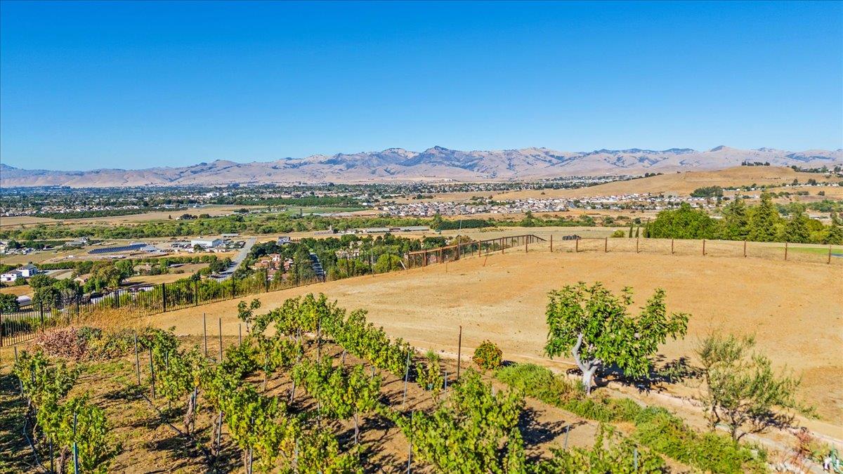 Detail Gallery Image 59 of 76 For 4116 Ashford Cir, Hollister,  CA 95023 - 4 Beds | 3/1 Baths