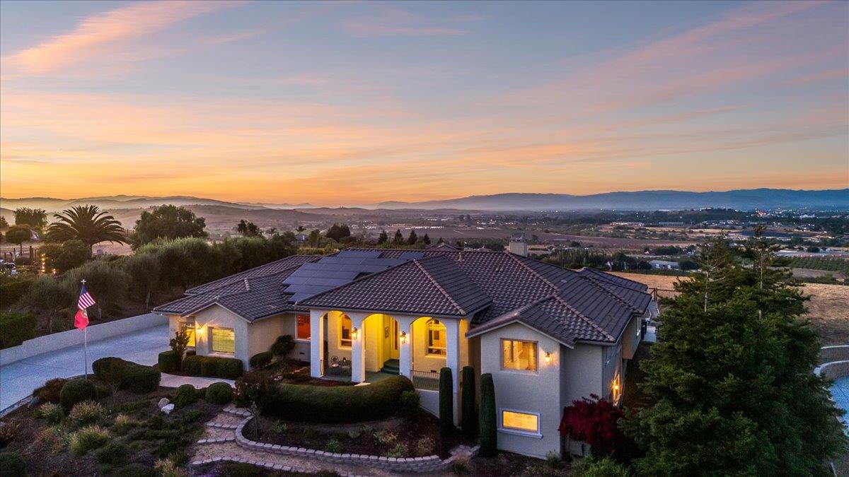 Detail Gallery Image 6 of 76 For 4116 Ashford Cir, Hollister,  CA 95023 - 4 Beds | 3/1 Baths