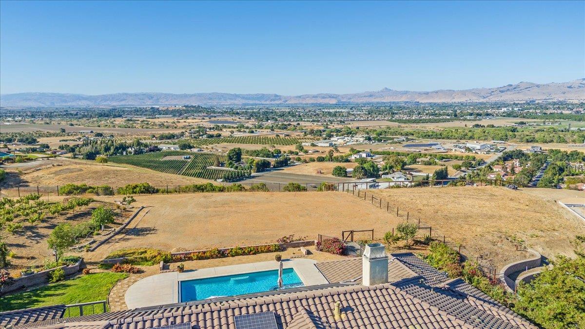 Detail Gallery Image 60 of 76 For 4116 Ashford Cir, Hollister,  CA 95023 - 4 Beds | 3/1 Baths